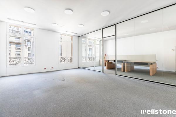 Bureaux à louer à PARIS 75008