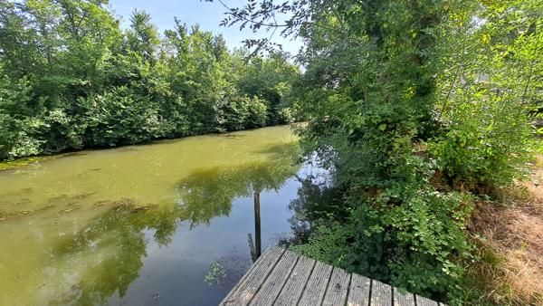 Propriété pleine de charme avec accès direct au canal et terrain de plus de 1 000 m²