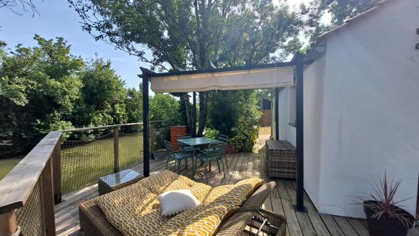Propriété pleine de charme avec accès direct au canal et terrain de plus de 1 000 m²
