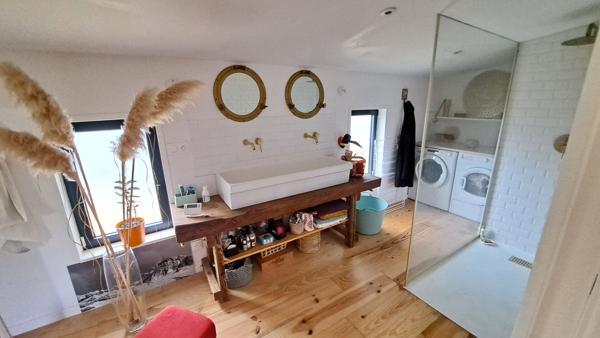 Propriété pleine de charme avec accès direct au canal et terrain de plus de 1 000 m²
