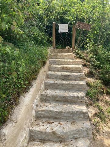 terrain constructible atypique proche de la Nature de 2097 m2 dont 495 m2 constructible