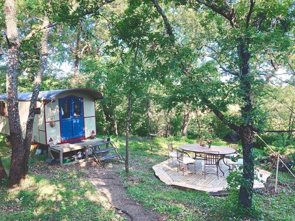 terrain constructible atypique proche de la Nature de 2097 m2 dont 495 m2 constructible