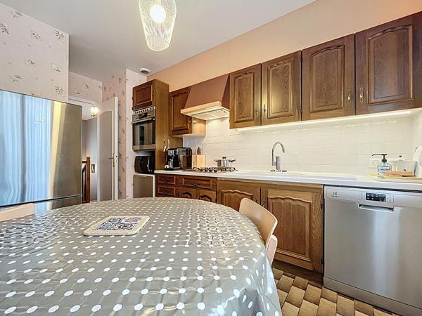 Maison à vendre Brive La Gaillarde 5 pièces- 3 chambres-2 salles de bains -Jardin- garage 131 m2