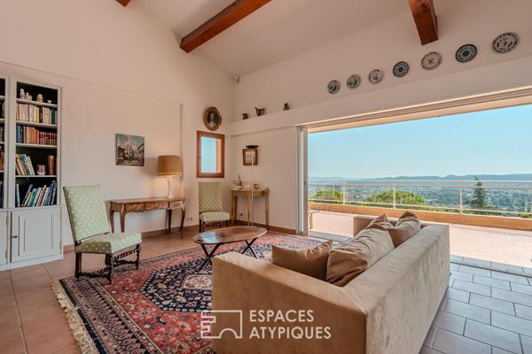 Maison d’architecte sur les hauteurs avec vue panoramique