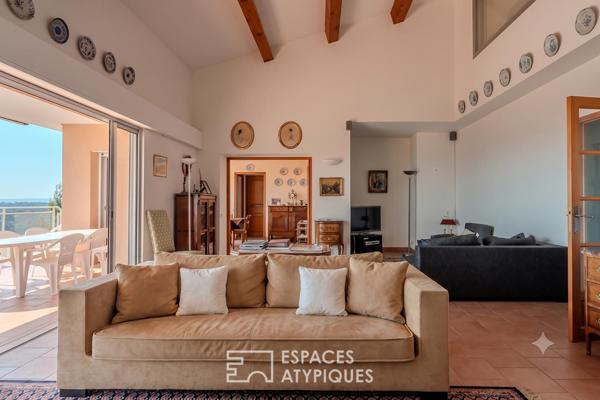 Maison d’architecte sur les hauteurs avec vue panoramique