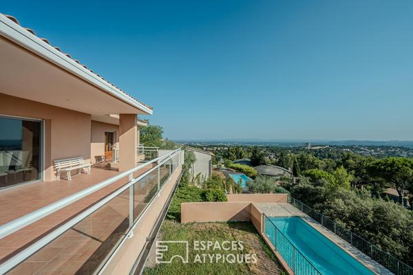 Maison d’architecte sur les hauteurs avec vue panoramique