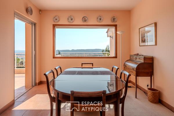 Maison d’architecte sur les hauteurs avec vue panoramique