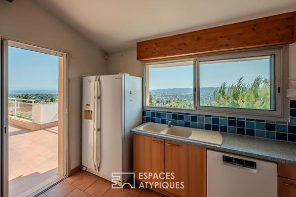 Maison d’architecte sur les hauteurs avec vue panoramique