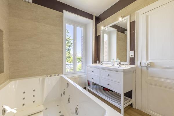 Maison 206 124 € Châteauroux 5 p 131 m² DPE C