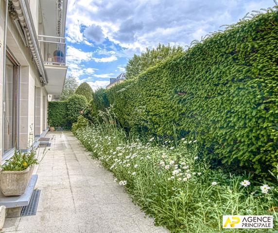 Versailles Rive-Droite Appartement 5 Pièces 113 m² avec terrasse arborée et 1 box 690 000 € **  - Référence  28271