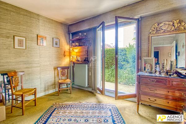 Versailles Rive-Droite Appartement 5 Pièces 113 m² avec terrasse arborée et 1 box 690 000 € **  - Référence  28271