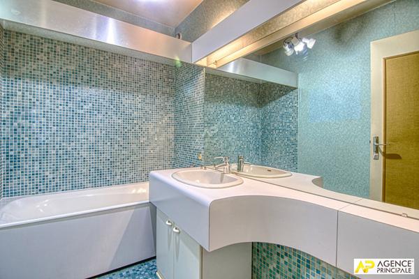 Versailles Rive-Droite Appartement 5 Pièces 113 m² avec terrasse arborée et 1 box 690 000 € **  - Référence  28271