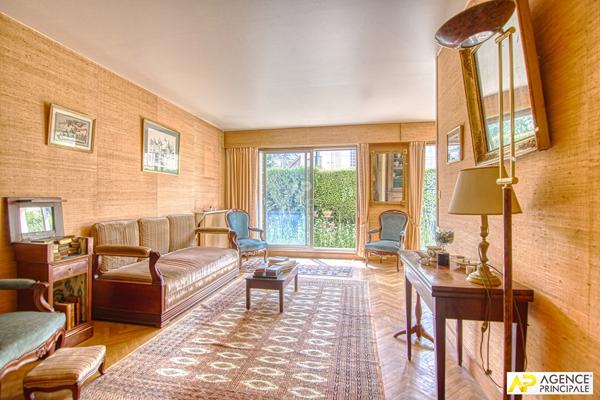 Versailles Rive-Droite Appartement 5 Pièces 113 m² avec terrasse arborée et 1 box 690 000 € **  - Référence  28271