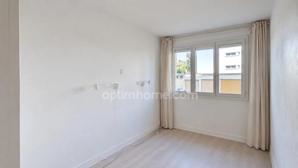 MAISONS-ALFORT Centre – Appartement de "4 pièces" avec 2 ou 3 chambres, parking et cave - 10 minutes du RER D