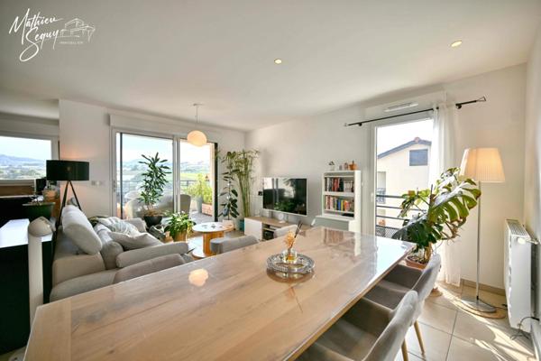 THURINS : Très bel appartement T3 + garage avec vue en dernier étage