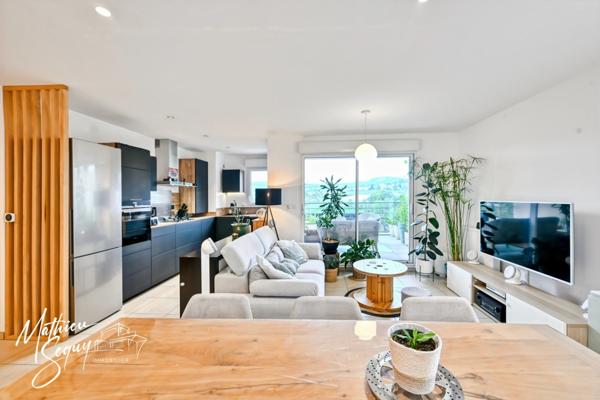 THURINS : Très bel appartement T3 + garage avec vue en dernier étage