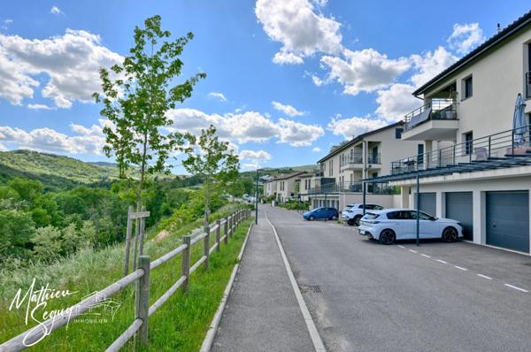 THURINS : Très bel appartement T3 + garage avec vue en dernier étage