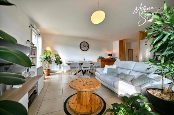 THURINS : Très bel appartement T3 + garage avec vue en dernier étage