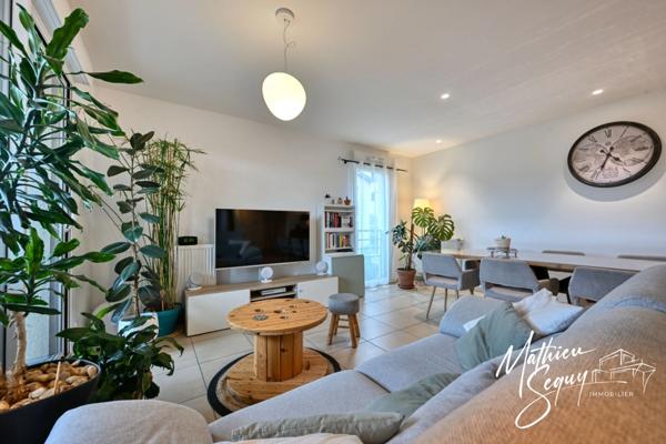 THURINS : Très bel appartement T3 + garage avec vue en dernier étage