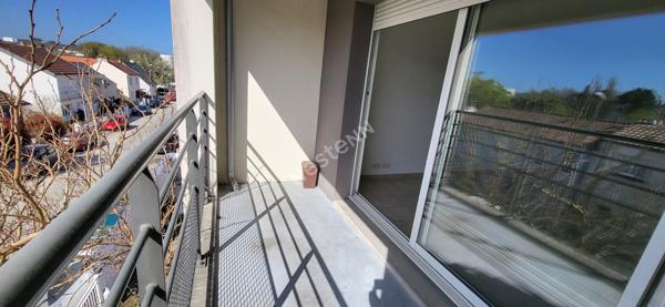 Nantes Nord - Bout des Pavés : EN VENTE, Belle opportunité pour ce T3 de 67 m², résidence récente, ascenseur, 2 chambres, balcon Sud, parking. Proche tramway.