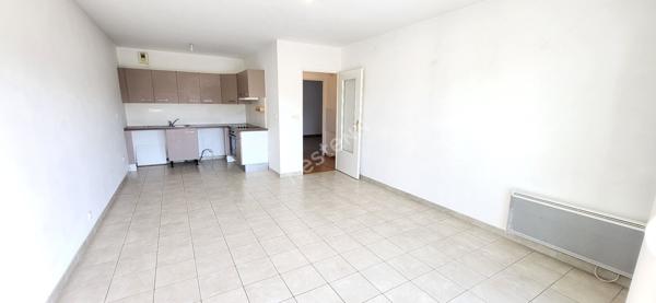 Nantes Nord - Bout des Pavés : EN VENTE, Belle opportunité pour ce T3 de 67 m², résidence récente, ascenseur, 2 chambres, balcon Sud, parking. Proche tramway.