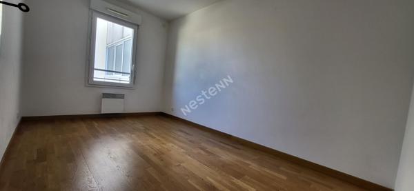 Nantes Nord - Bout des Pavés : EN VENTE, Belle opportunité pour ce T3 de 67 m², résidence récente, ascenseur, 2 chambres, balcon Sud, parking. Proche tramway.