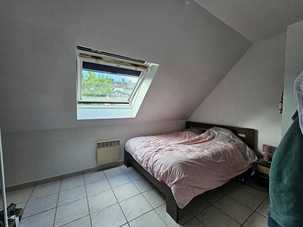 A vendre Angers secteur Saint Jacques, Immeuble en pleine propriété, 4 appartements type2 dont deux avec jardin, plus 3 garages fermés.