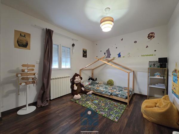 Maison individuelle 6 pièces avec terrasse, jardin et puits