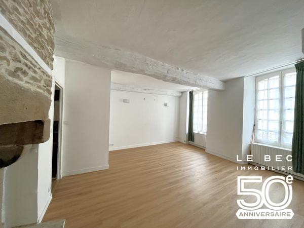 VANNES INTRA-MUROS – APPARTEMENT DE CHARME À DEUX PAS DU PORT