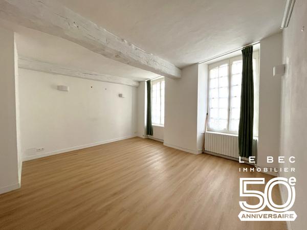 VANNES INTRA-MUROS – APPARTEMENT DE CHARME À DEUX PAS DU PORT