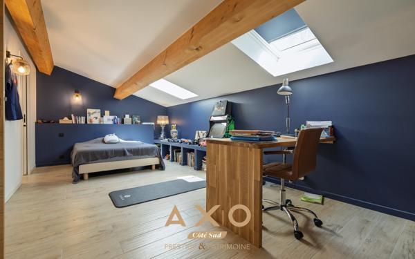 ÉGUILLES - MAISON - 260 m² - 6 CHAMBRES - PISCINE - POOL-HOUSE - TERRAIN 4 000 m² - 1 530 000 €