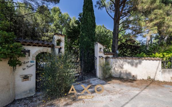 ÉGUILLES - MAISON - 260 m² - 6 CHAMBRES - PISCINE - POOL-HOUSE - TERRAIN 4 000 m² - 1 530 000 €