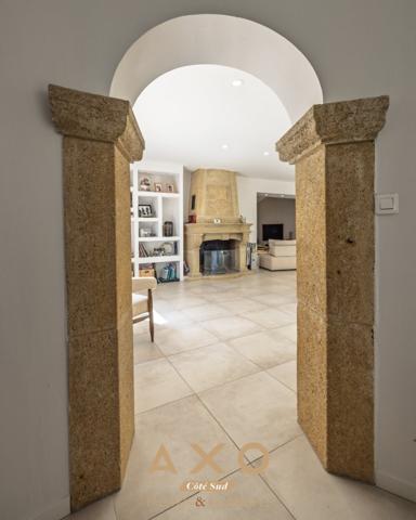 ÉGUILLES - MAISON - 260 m² - 6 CHAMBRES - PISCINE - POOL-HOUSE - TERRAIN 4 000 m² - 1 530 000 €