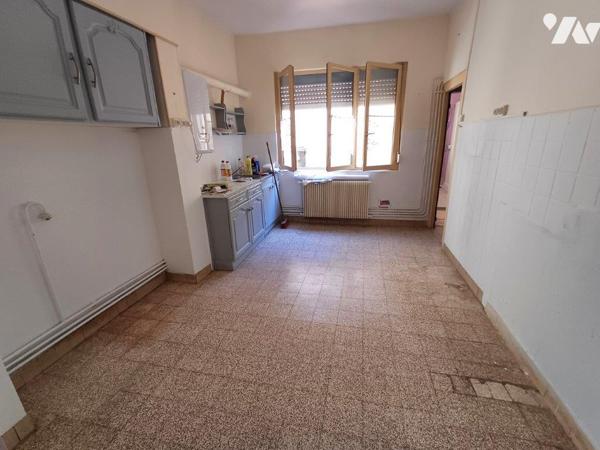 STE-ANNE : AMIENOISE  81 M2 AVEC CAVE COUR