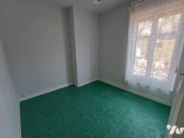 STE-ANNE : AMIENOISE  81 M2 AVEC CAVE COUR