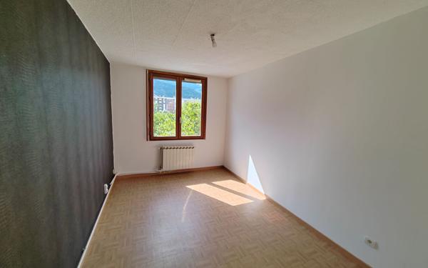 Appartement à vendre    3 pièces •  Échirolles