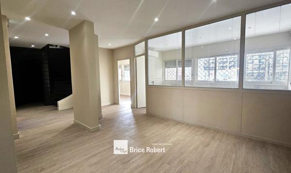 Bureaux à louer Lyon 6ème proche Part Dieu lumineux dans immeuble tertiaire