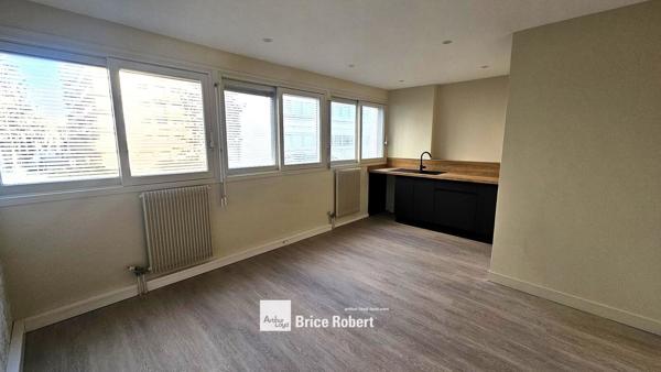 Bureaux à louer Lyon 6ème proche Part Dieu lumineux dans immeuble tertiaire