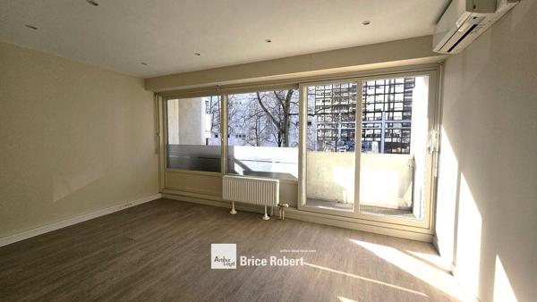 Bureaux à louer Lyon 6ème proche Part Dieu lumineux dans immeuble tertiaire