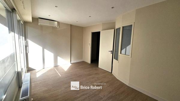 Bureaux à louer Lyon 6ème proche Part Dieu lumineux dans immeuble tertiaire