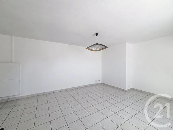 Appartement F2 à vendre  2 pièces - 39,98 m 2   SENS  - 89