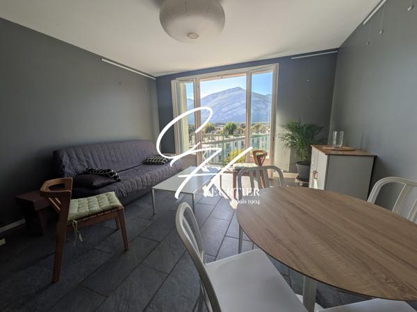 SAINT EGREVE - APPARTEMENT T3 MEUBLE - TRAVERSANT