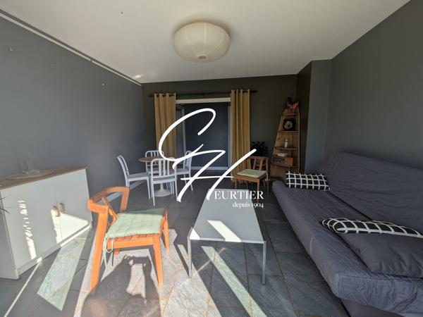 SAINT EGREVE - APPARTEMENT T3 MEUBLE - TRAVERSANT