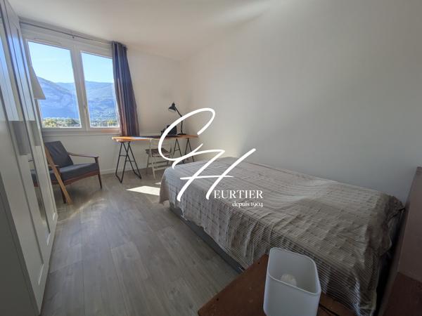 SAINT EGREVE - APPARTEMENT T3 MEUBLE - TRAVERSANT