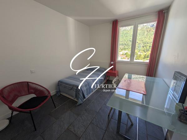 SAINT EGREVE - APPARTEMENT T3 MEUBLE - TRAVERSANT