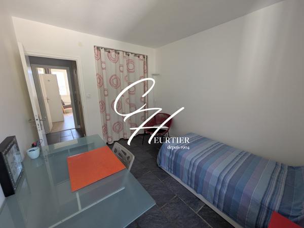 SAINT EGREVE - APPARTEMENT T3 MEUBLE - TRAVERSANT