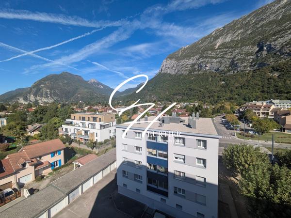 SAINT EGREVE - APPARTEMENT T3 MEUBLE - TRAVERSANT