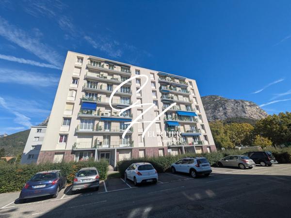 SAINT EGREVE - APPARTEMENT T3 MEUBLE - TRAVERSANT