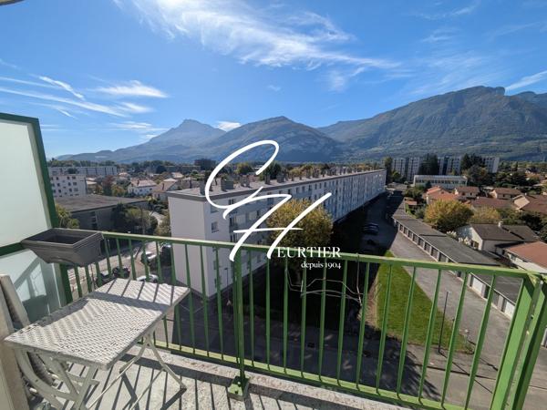 SAINT EGREVE - APPARTEMENT T3 MEUBLE - TRAVERSANT