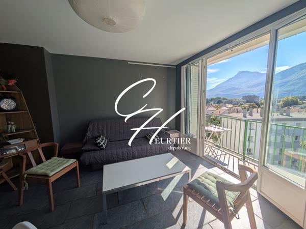 SAINT EGREVE - APPARTEMENT T3 MEUBLE - TRAVERSANT